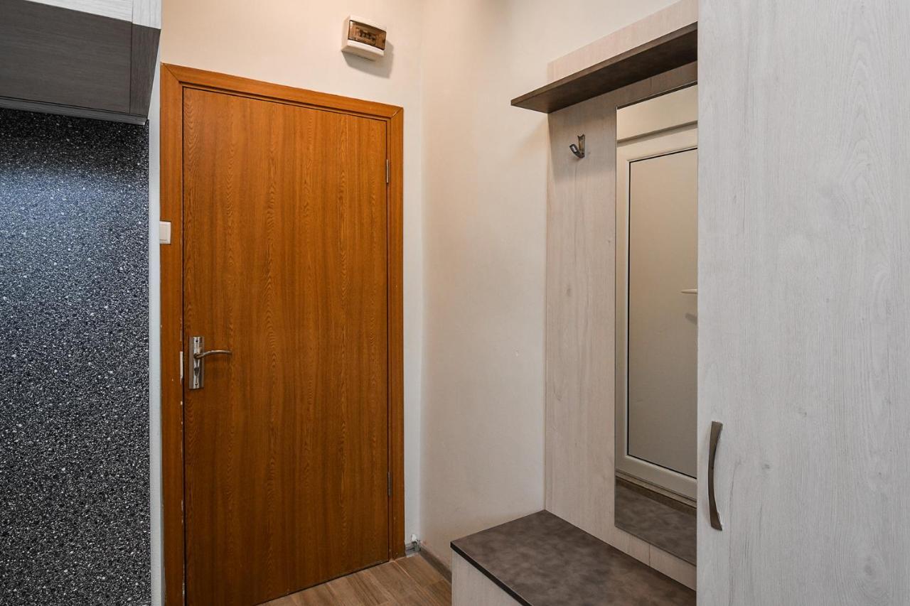 Small Studio On Budget In The Heart Of City Varna ภายนอก รูปภาพ