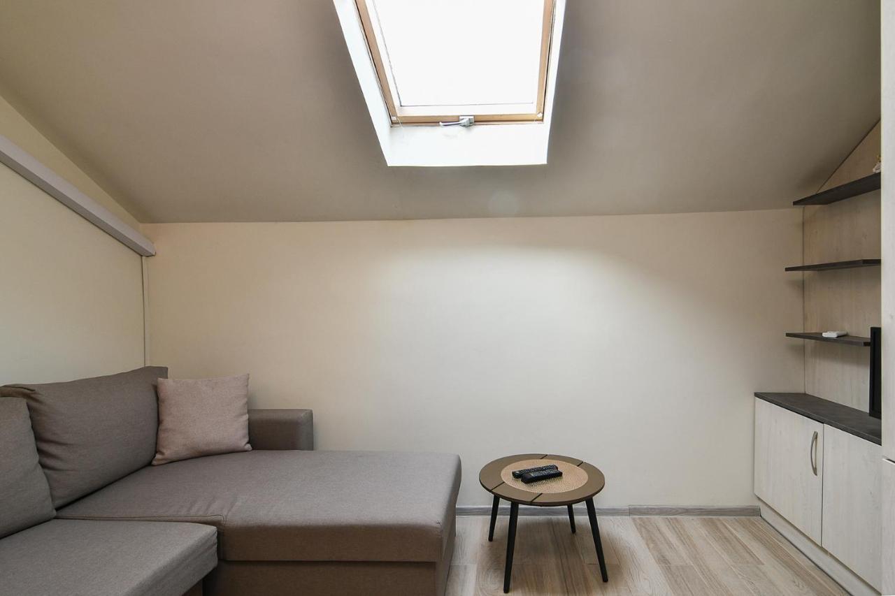 Small Studio On Budget In The Heart Of City Varna ภายนอก รูปภาพ
